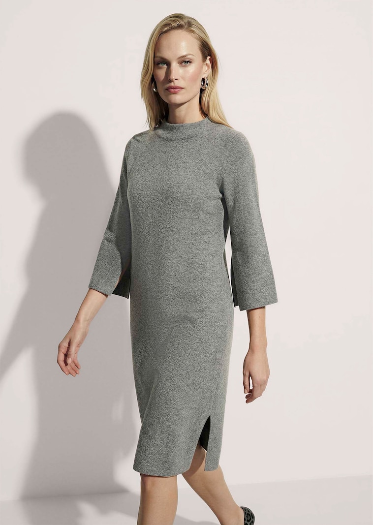 Knitted dress with stand-up collar and half-length sleeves