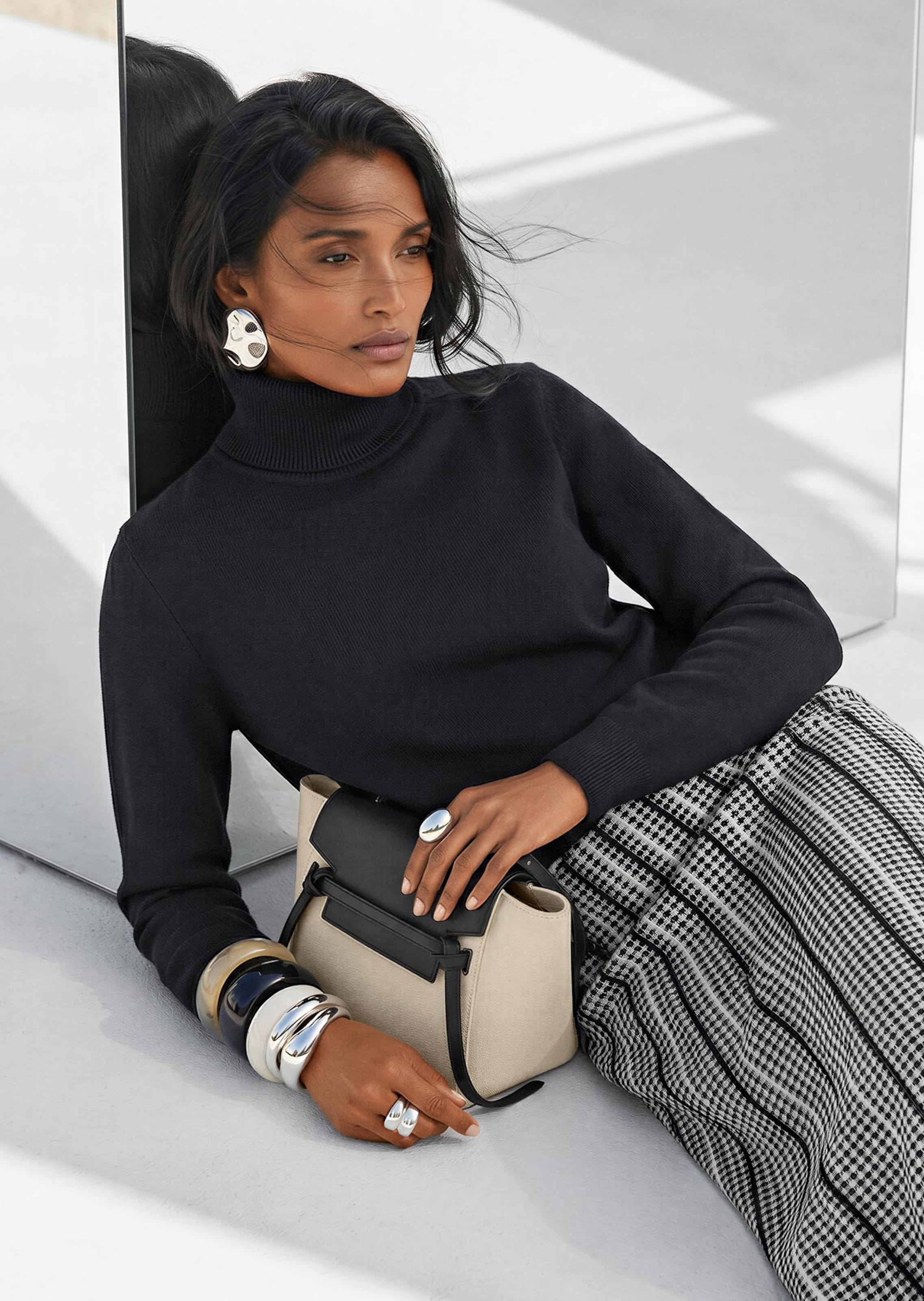 Figurnaher Feinstrickpullover