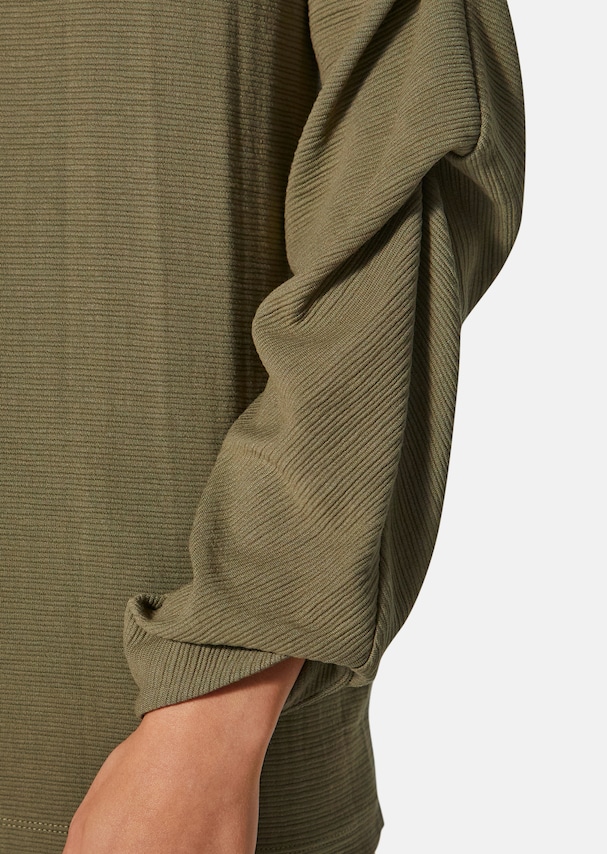 Shirt with ruffled sleeves 4