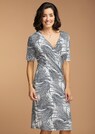 Bequemes Druckkleid mit kaschierender Raffung thumbnail 1