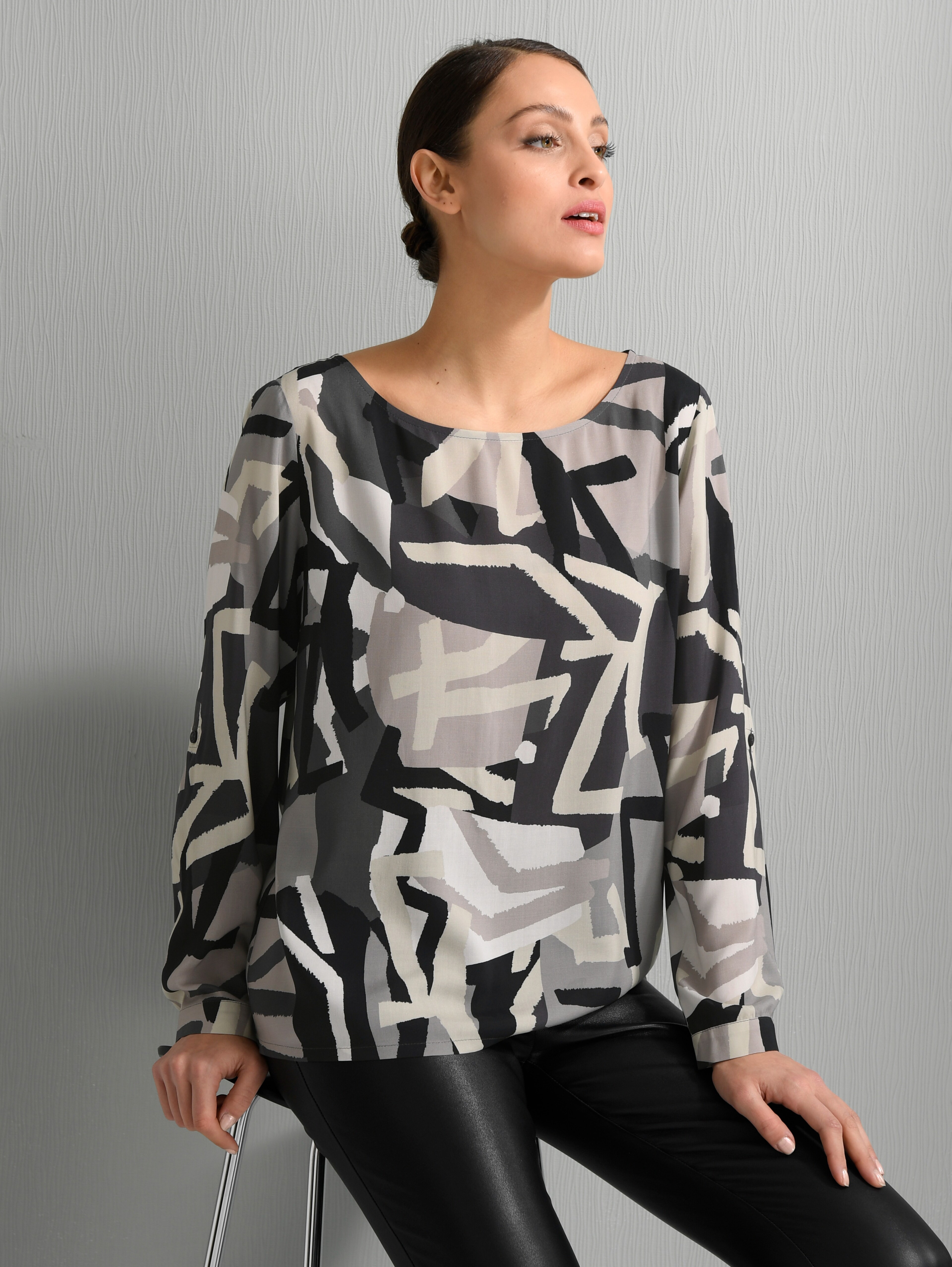 Bluse in figurumspielender Form