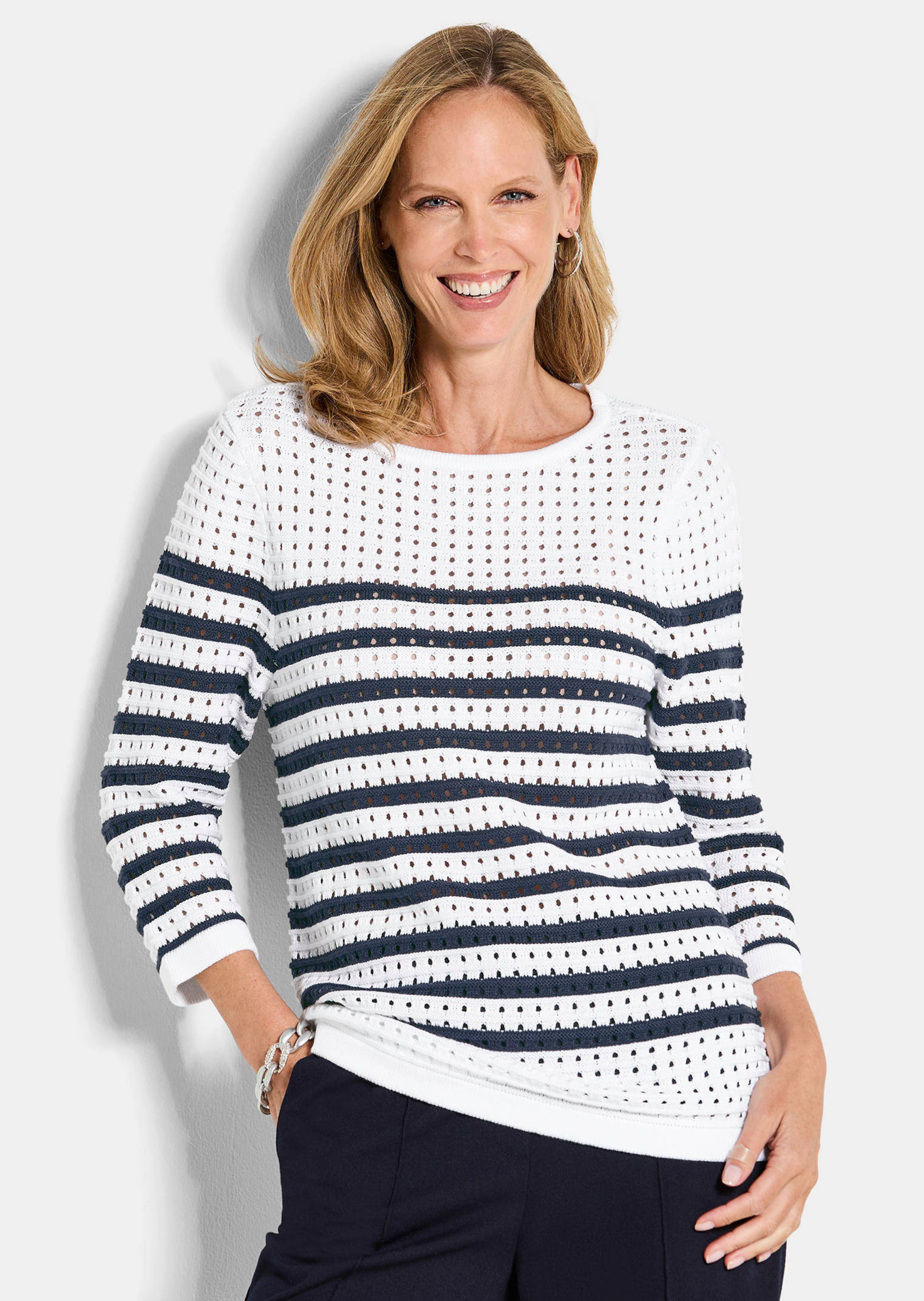 Maritimer Ringelpullover mit Ajourmuster