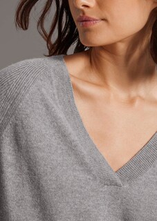 Kaschmirpullover mit V-Ausschnitt thumbnail 5