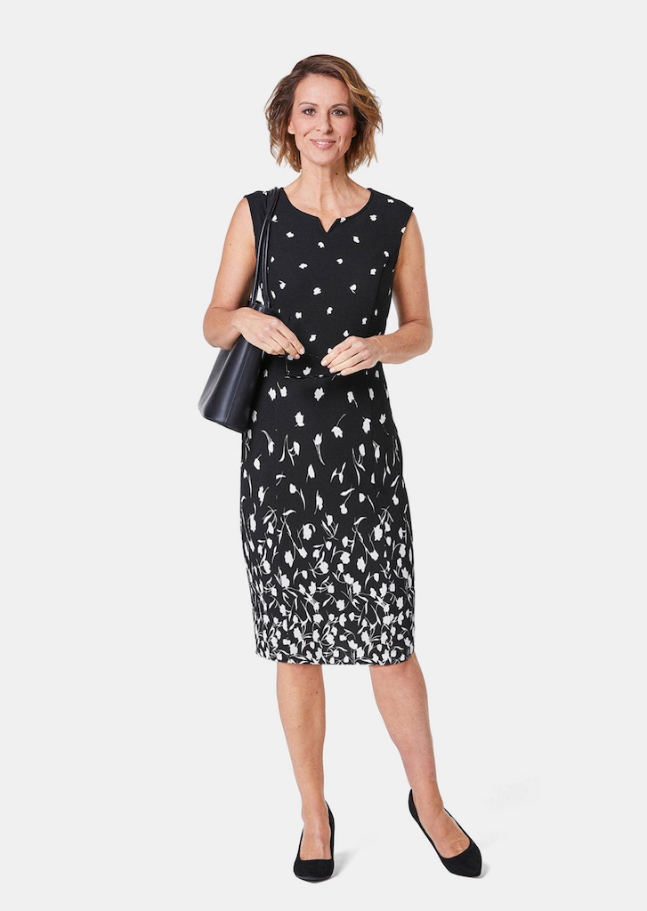Elegantes Kleid mit modischem Druck