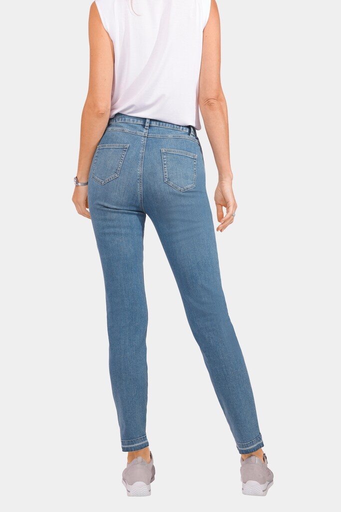 Angenehme Jeanshose mit modischem Saumabschluss