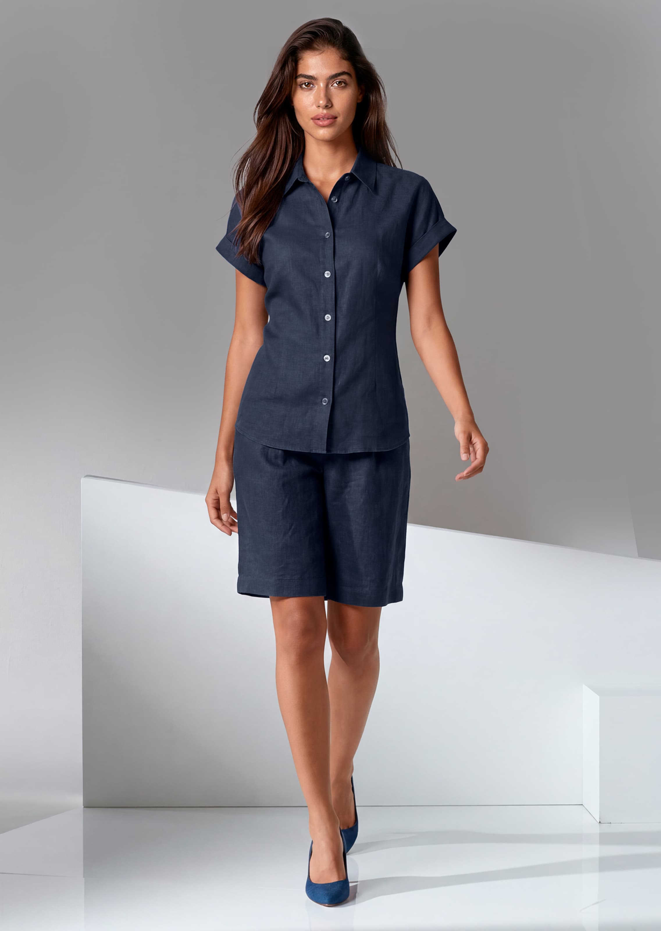 Kurzärmelige Bluse mit Seitenschlitzen