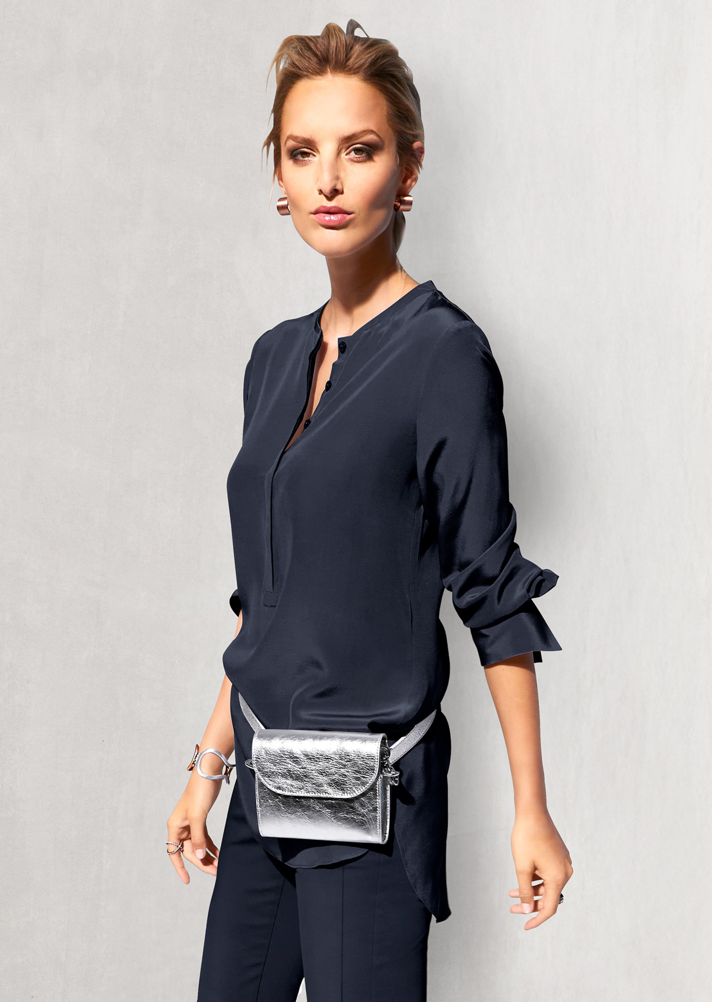 Lange zijden blouse zonder kraag
