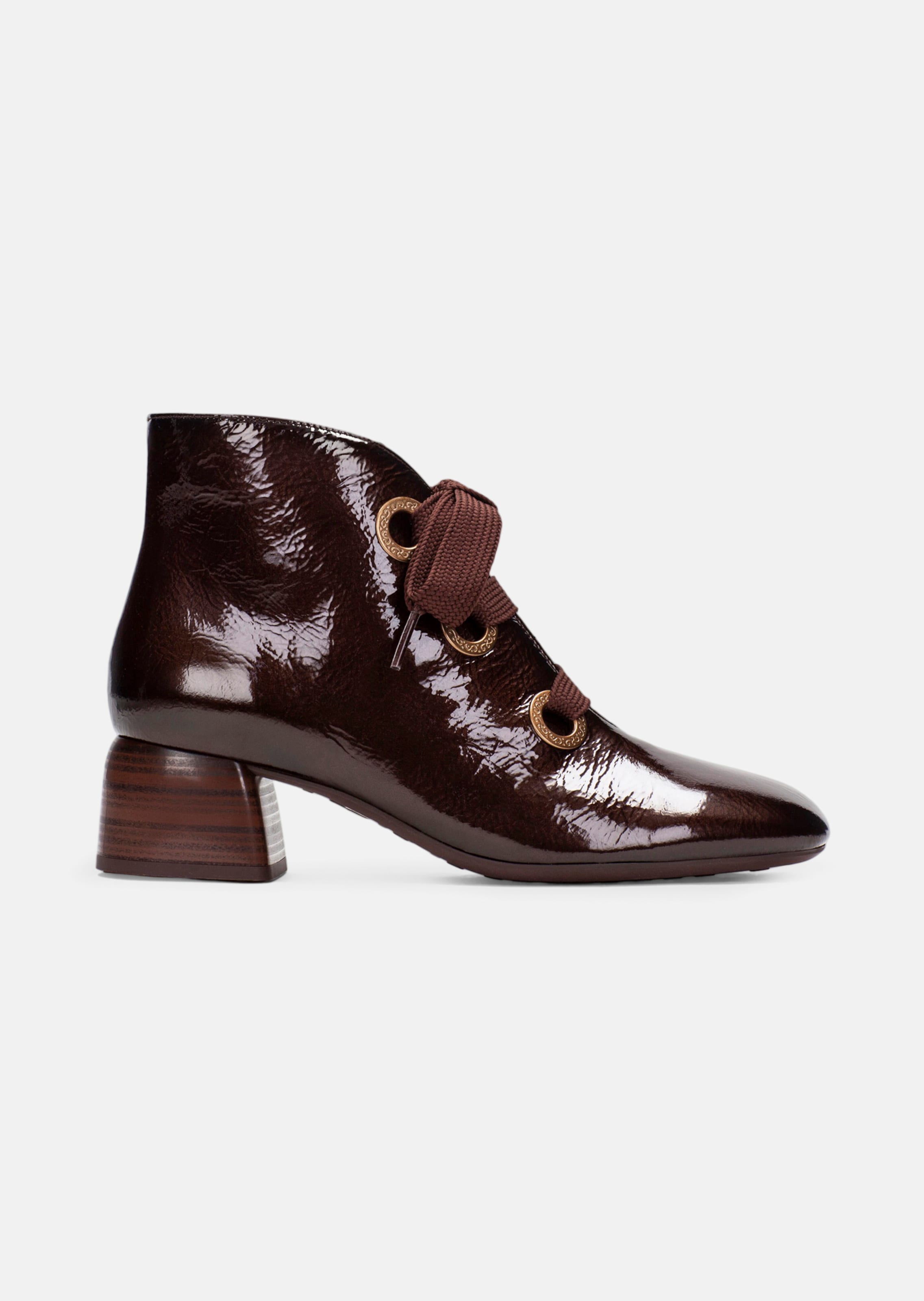Bottines à larges lacets