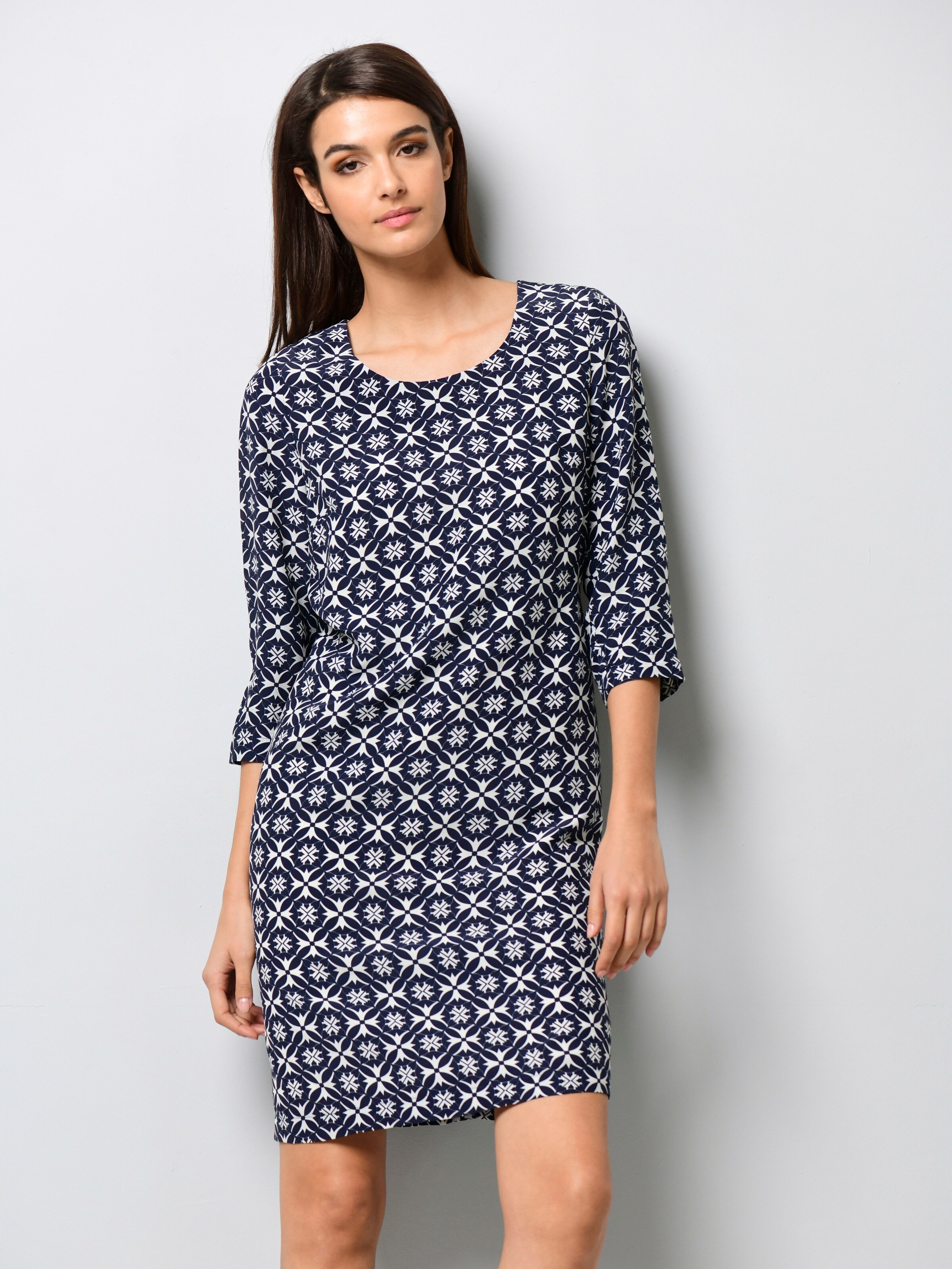 Kleid in gerader Form 5