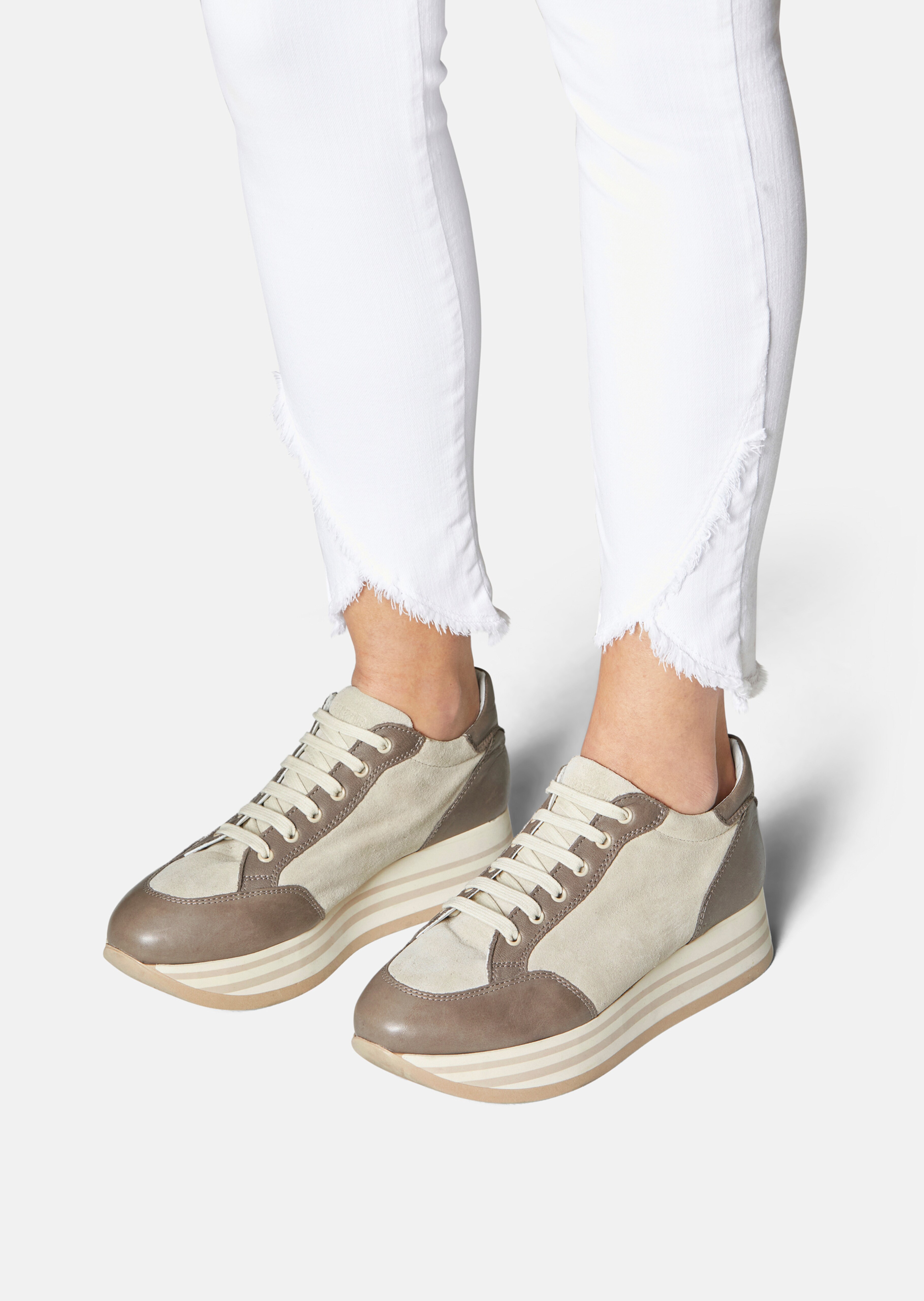Plateau-Sneaker zum Schnüren