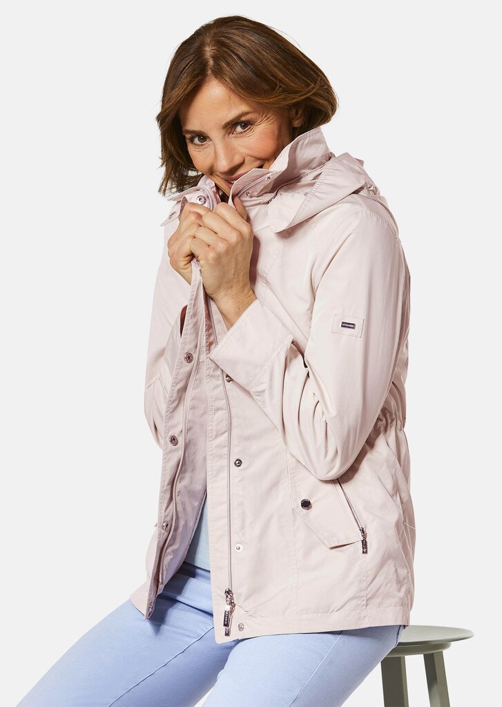 Leichte Jacke in glänzender Optik