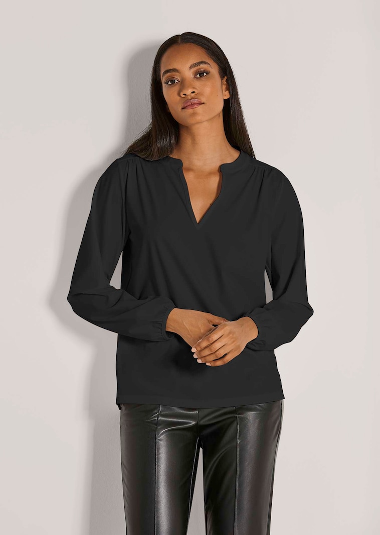 Jersey-Bluse mit raffiniertem Ausschnitt