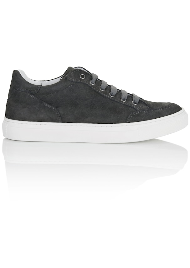 Lace-up sneaker made from soft suede 3