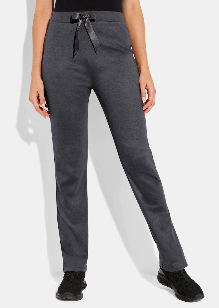 Neuletyyliset jerseyhousut