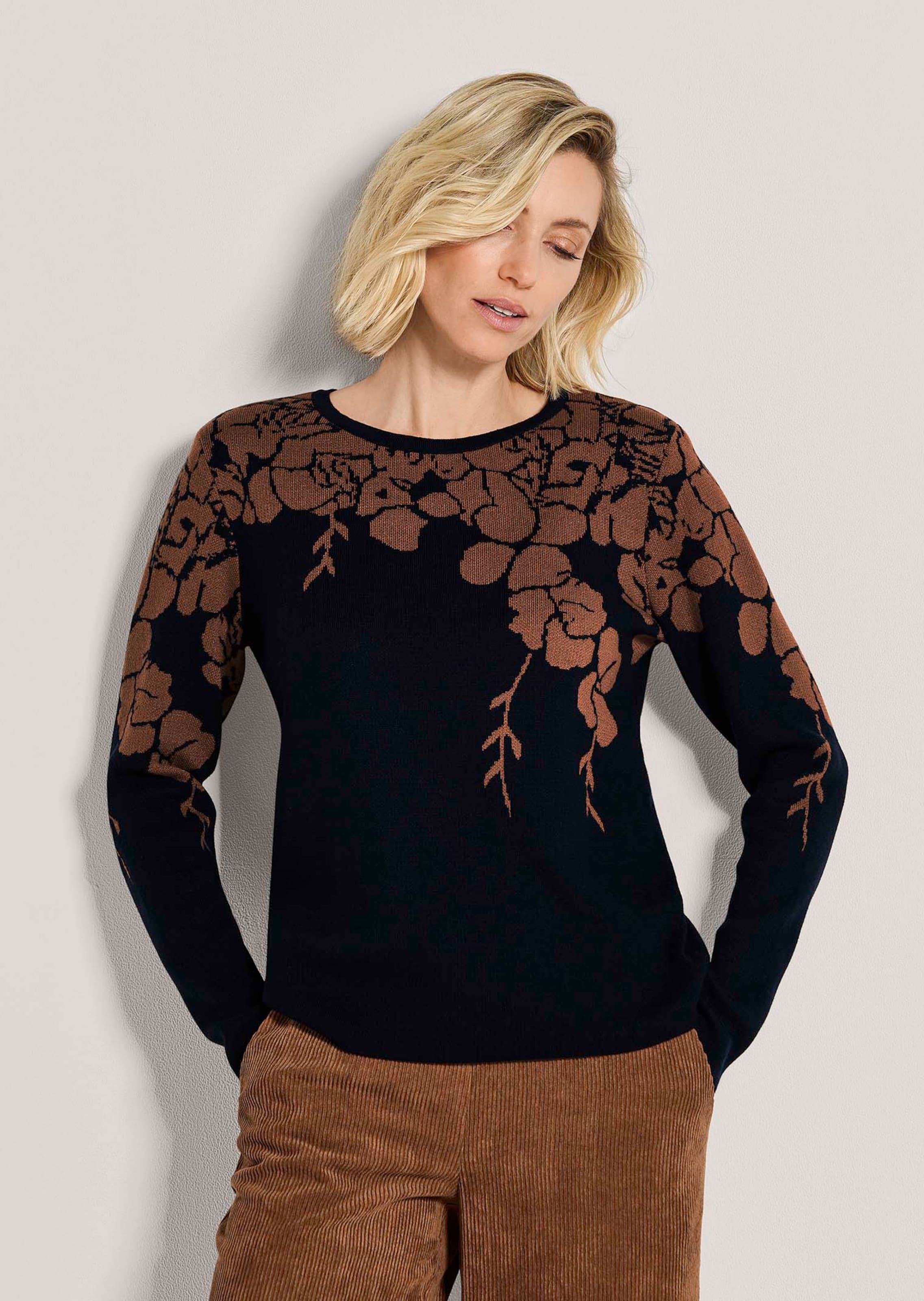 Pullover mit Blüten-Motiv