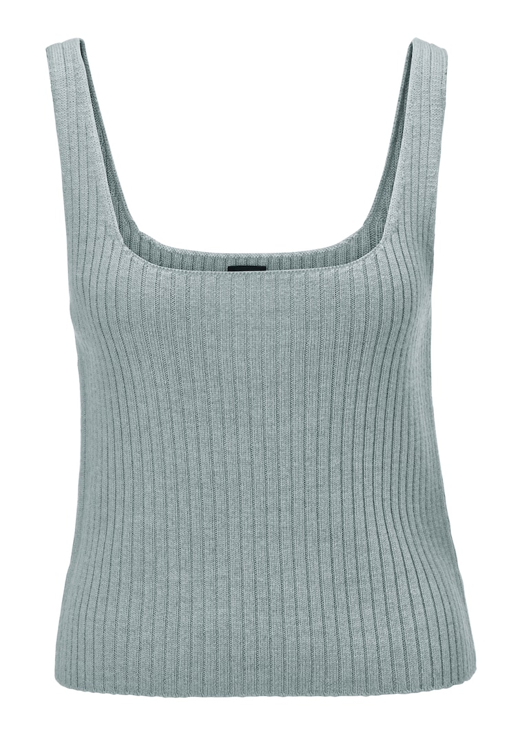 Shortened knitted top with ribbed texture