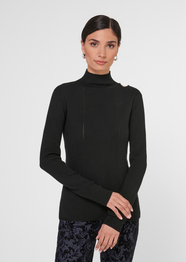 Stand-up collar jumper with cut-out