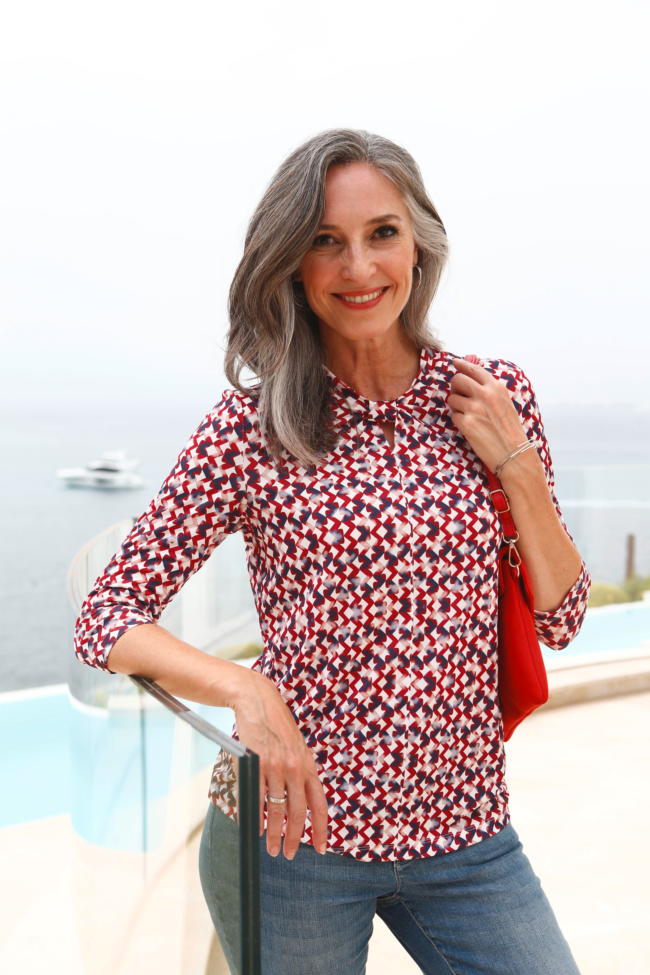 Super elastisches Shirt mit raffiniertem Knoten