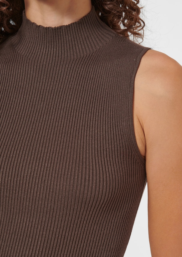 Sleeveless rib knit jumper with stand-up collar 4