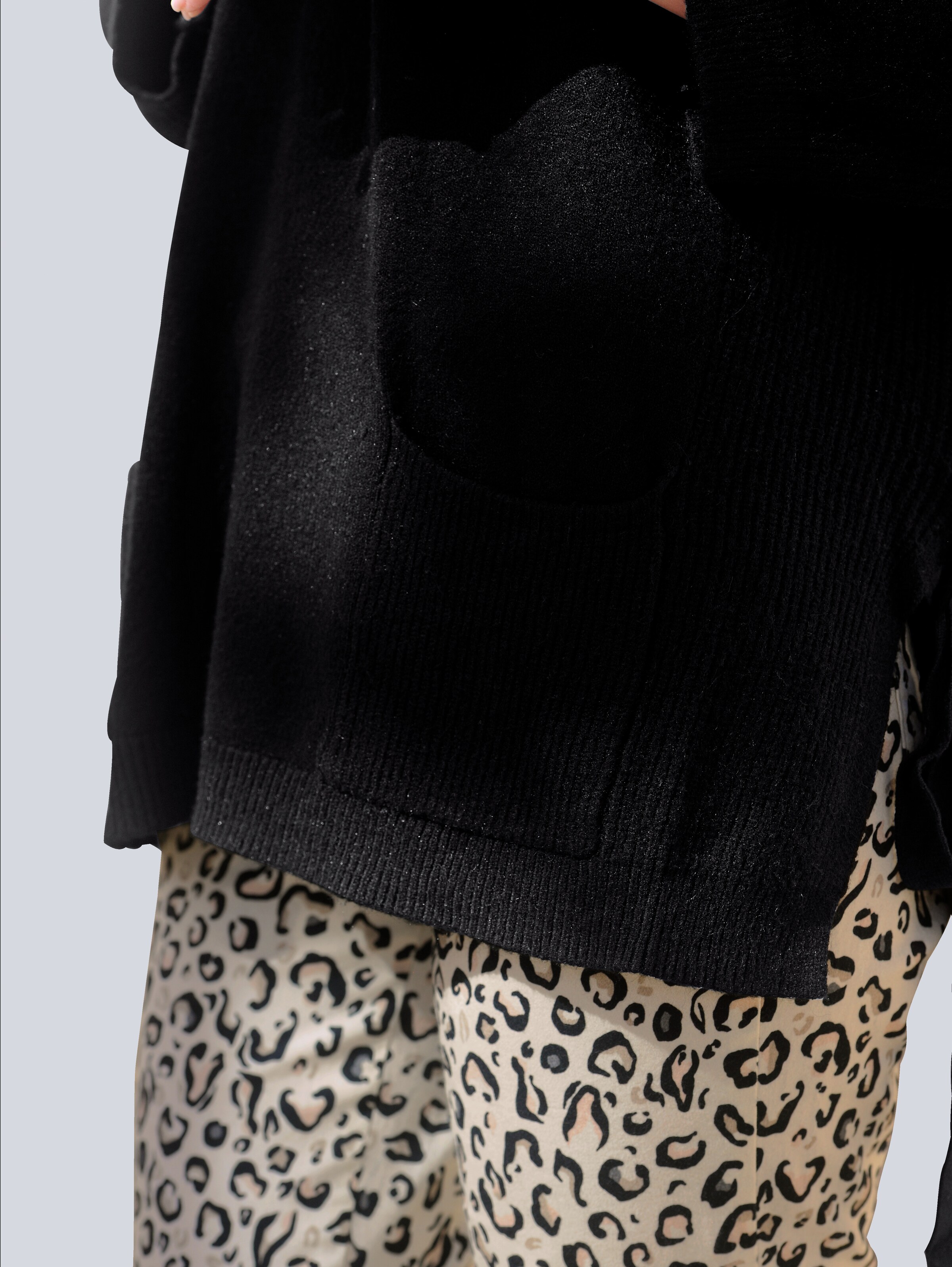 Pullover mit seitlichen Bändern zum Knoten