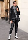 Beschichtete Hose im Lederimitat-Look thumbnail 7