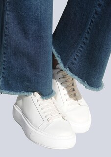 Jeans mit modisch weitem Bein thumbnail 1