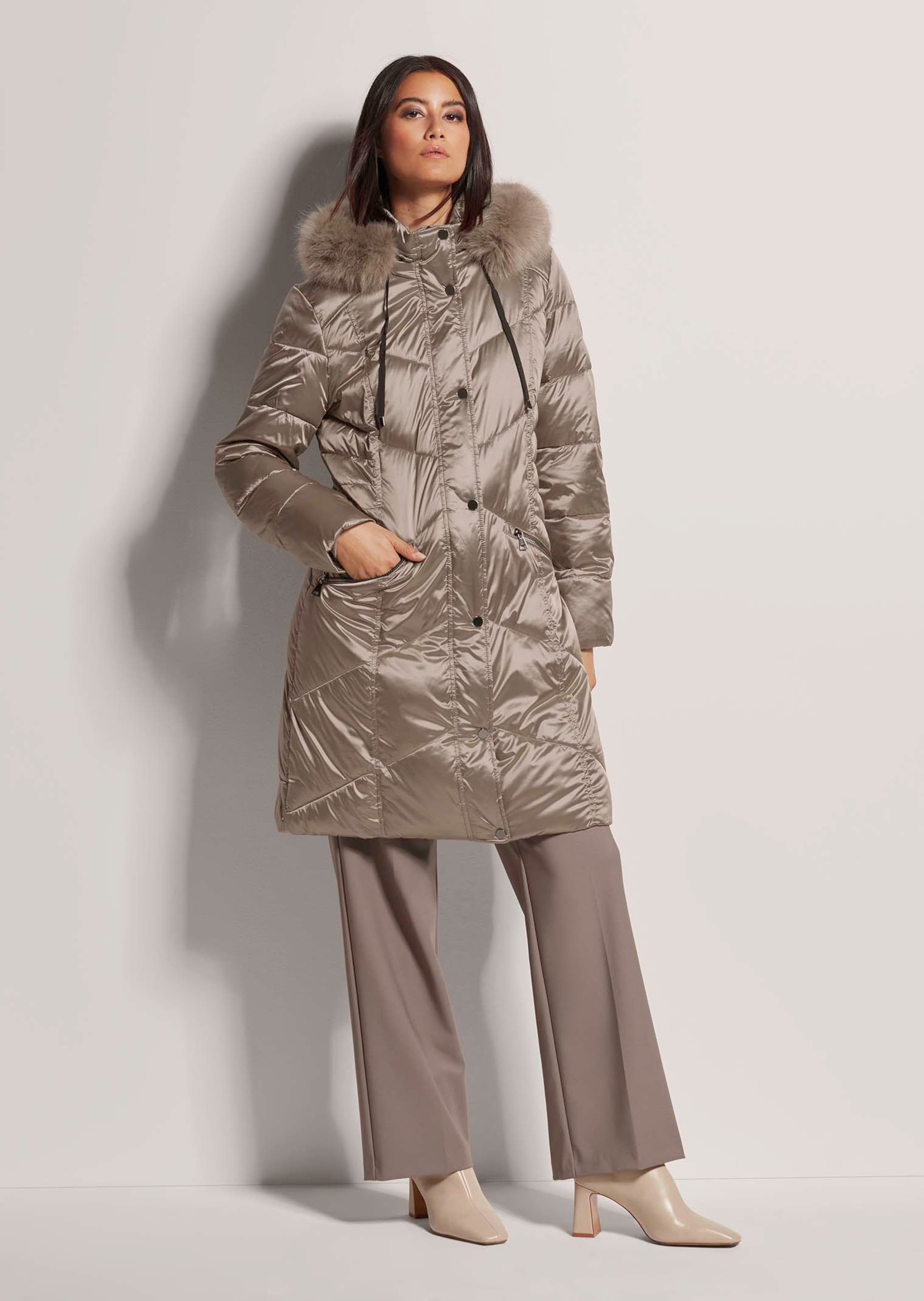 Lange Kapuzen-Jacke mit Webpelz in cappuccino | MADELEINE Mode