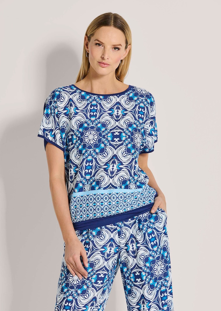 Rundhals-Shirt im Material-Mix