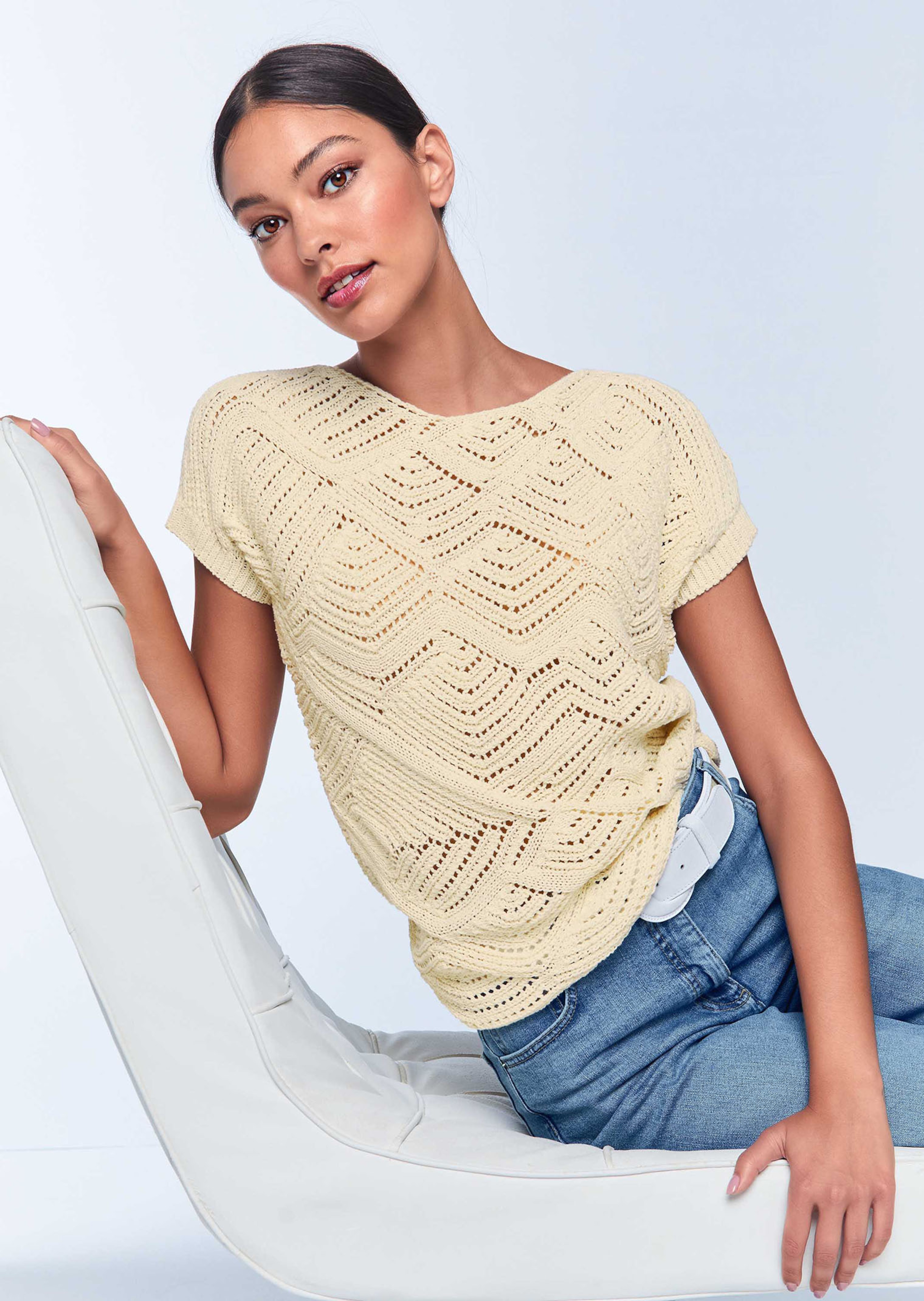 Kurzarm-Pullover mit Wellenstruktur