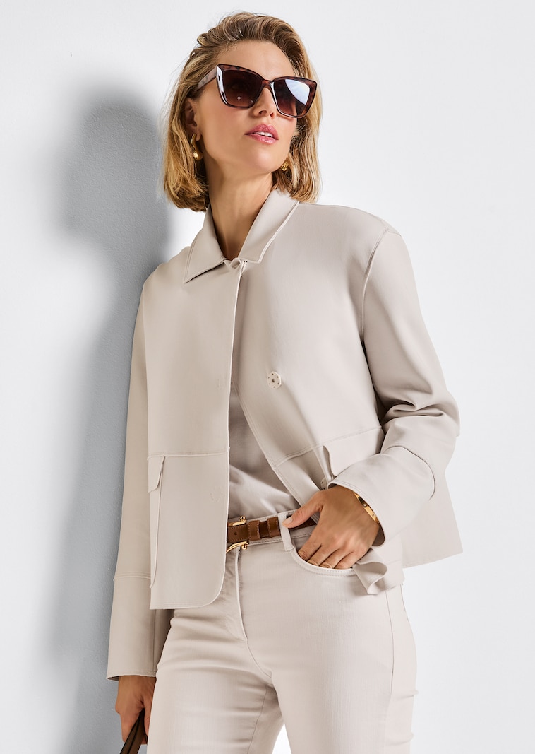 Kurzblazer in Boxy-Form