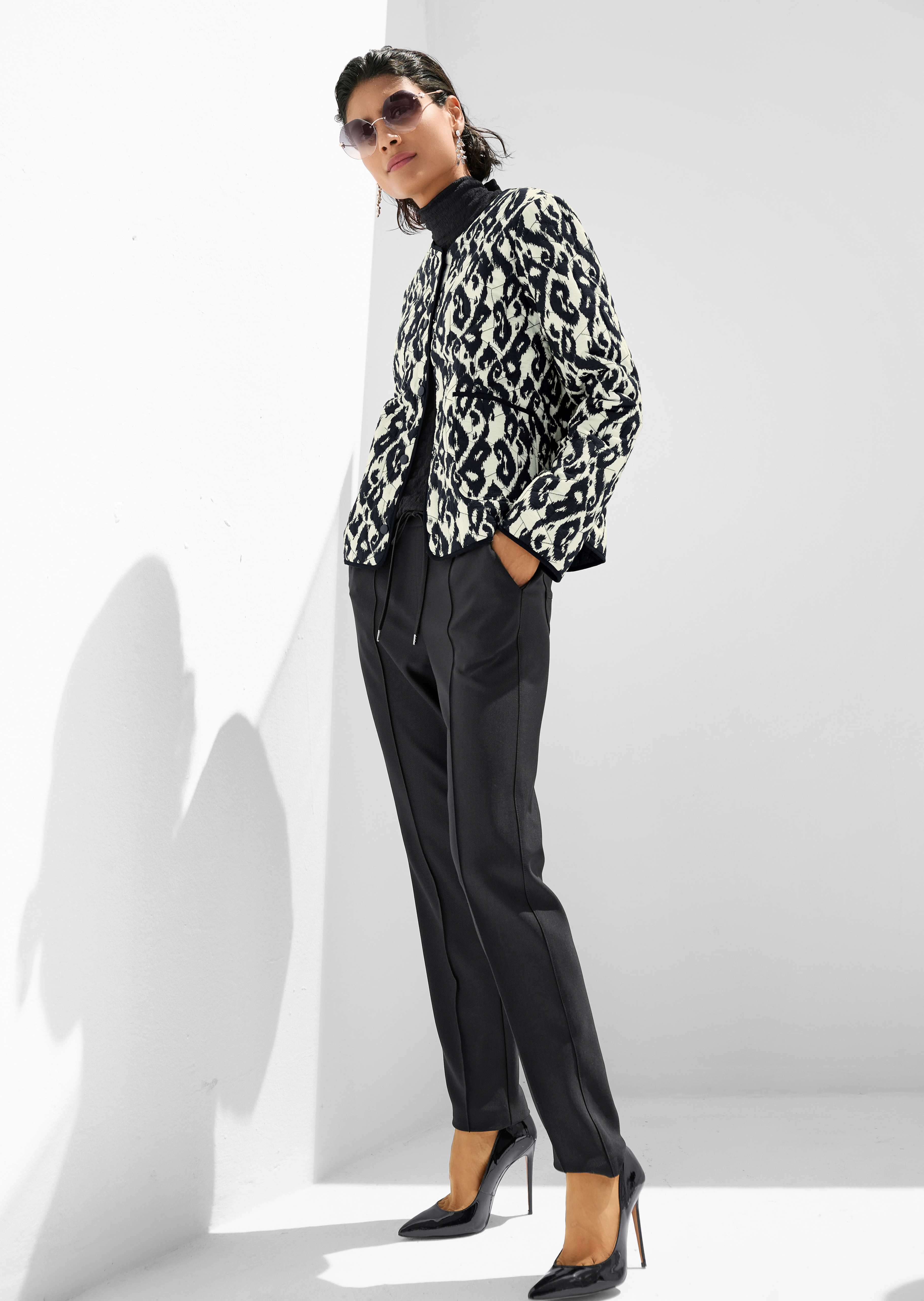 Wattierte Steppjacke mit Animal-Print