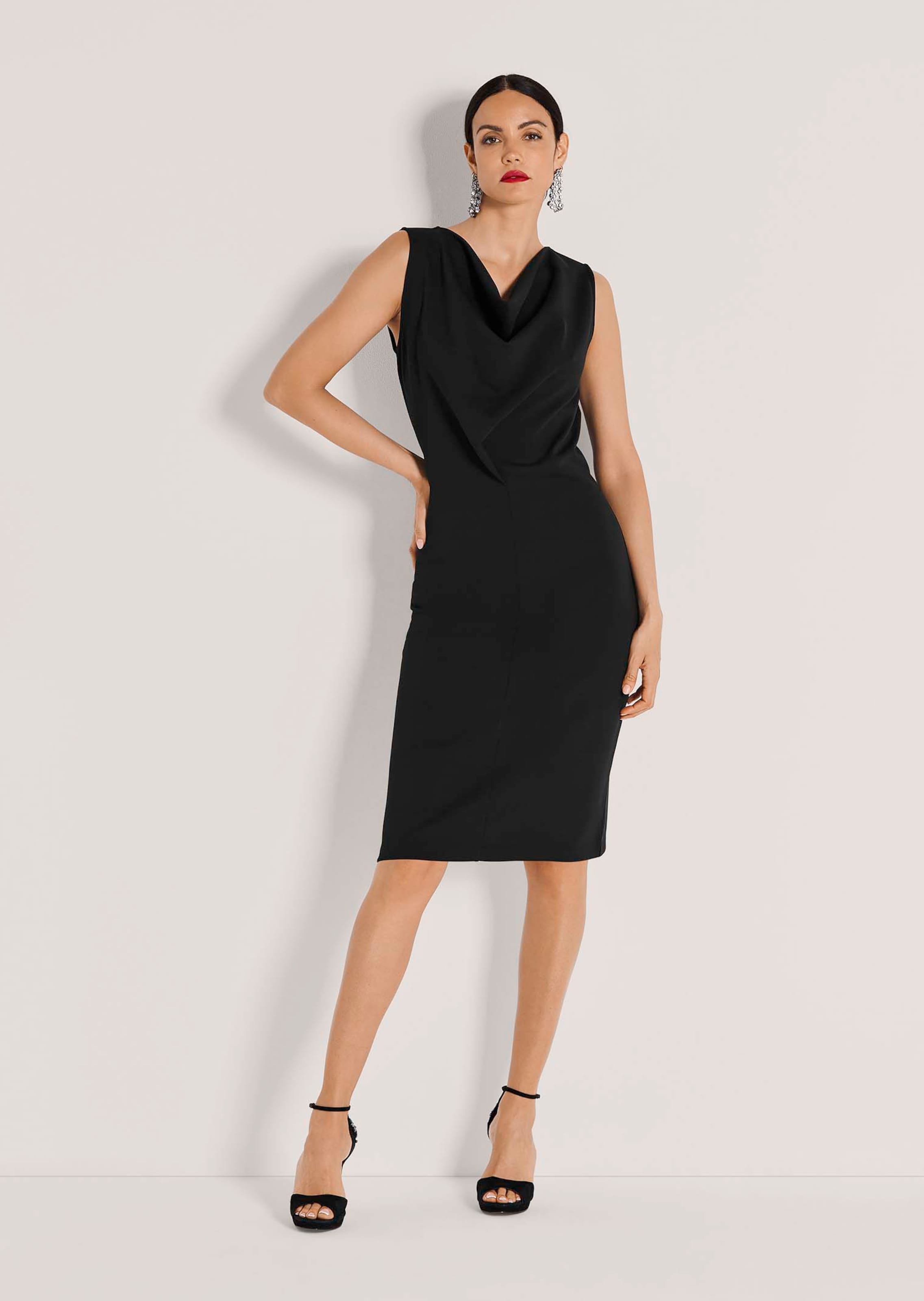 Dress in black | MADELEINE Fashion