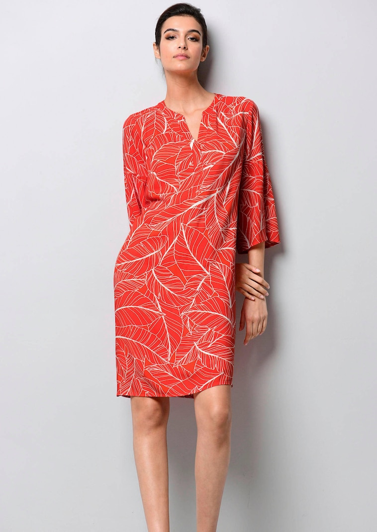 Kleid in grafischem Dessin