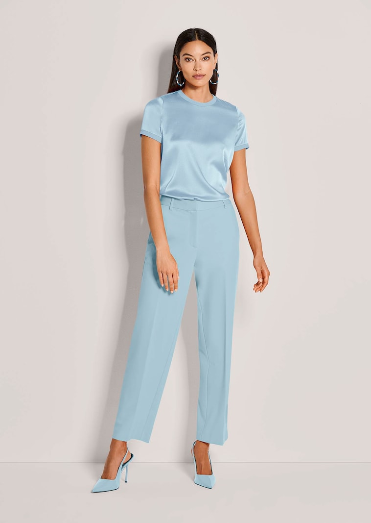 Pantalon en jersey longueur chevilles, avec plis marqués