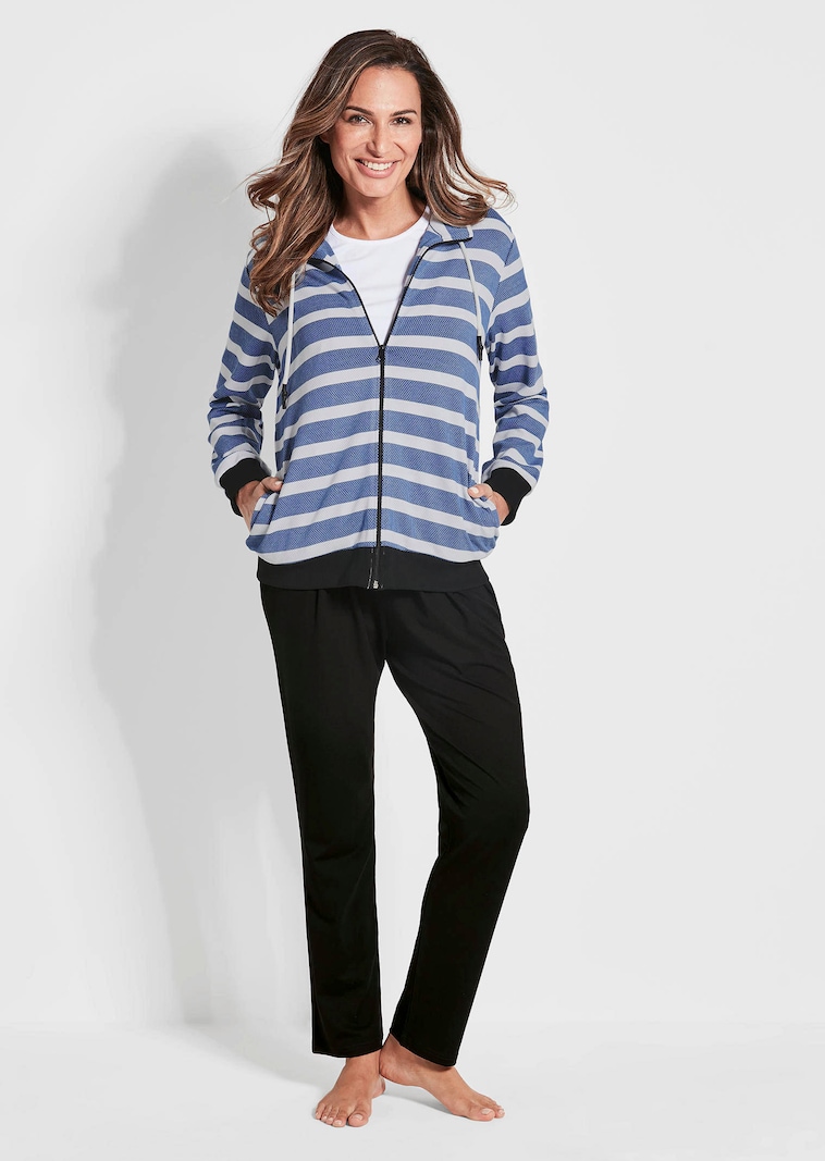 Freizeitanzug mit sportivem Streifenmuster