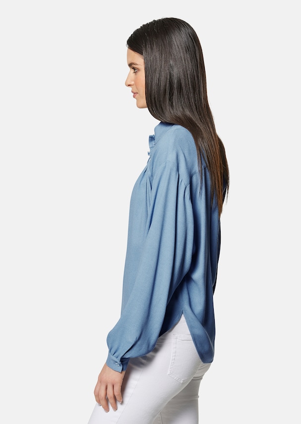 Stand-up collar blouse with a sophisticated extra 3