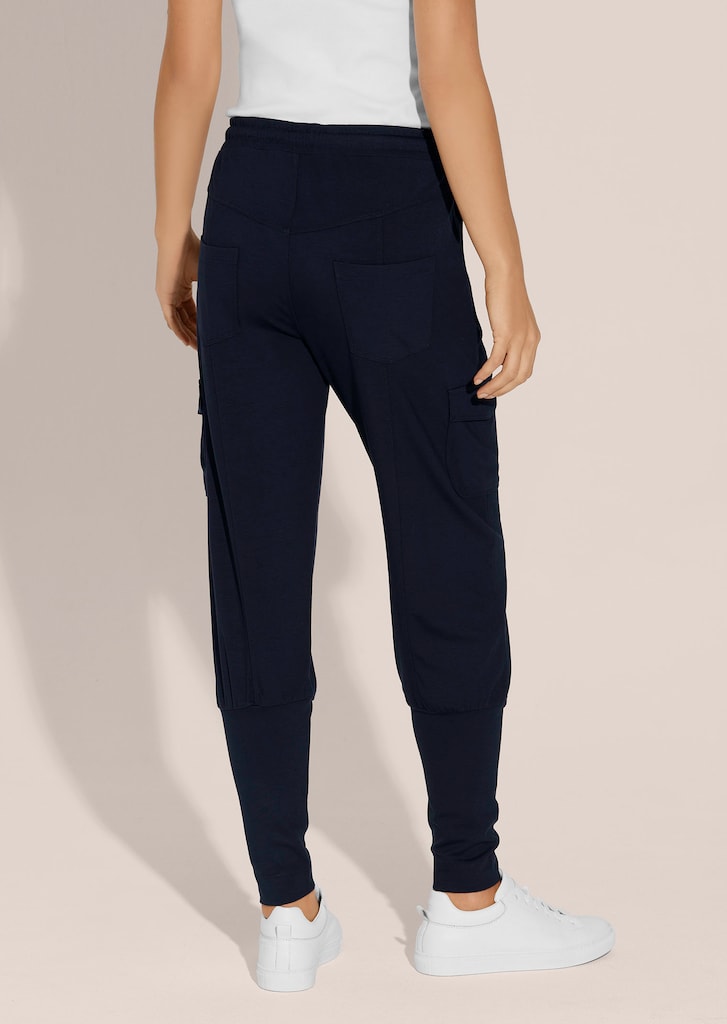 Baggy-style jogging trousers 2