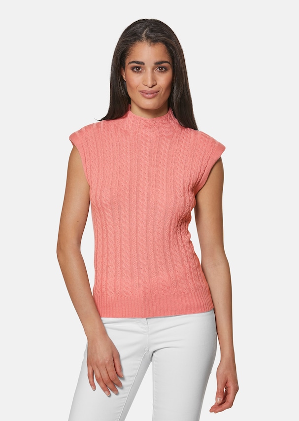 Sleeveless cable knit jumper with stand-up collar