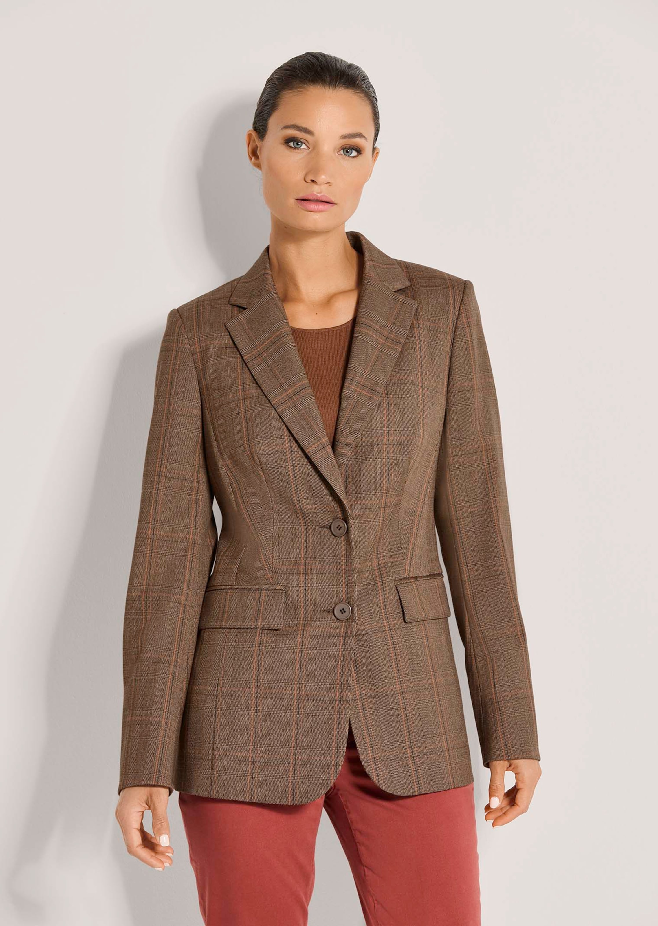 Karierter Blazer im Brit-Chic-Stil