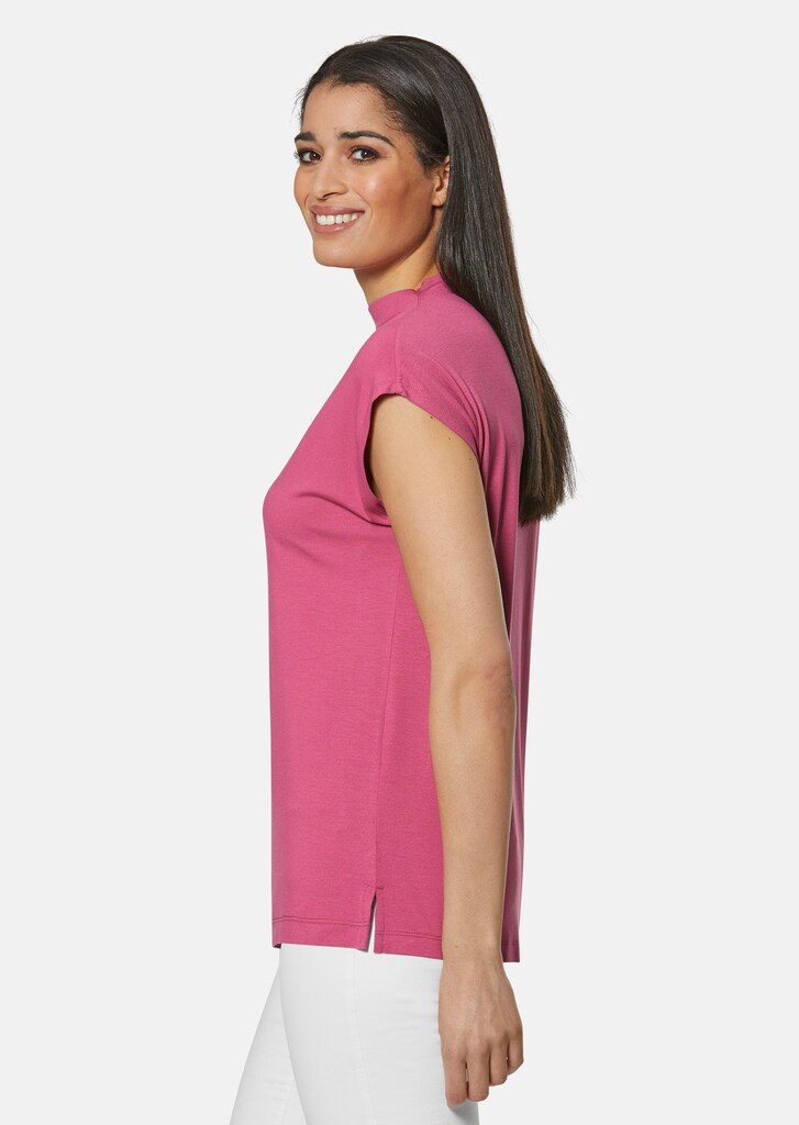 Sleeveless shirt with stand-up collar 3