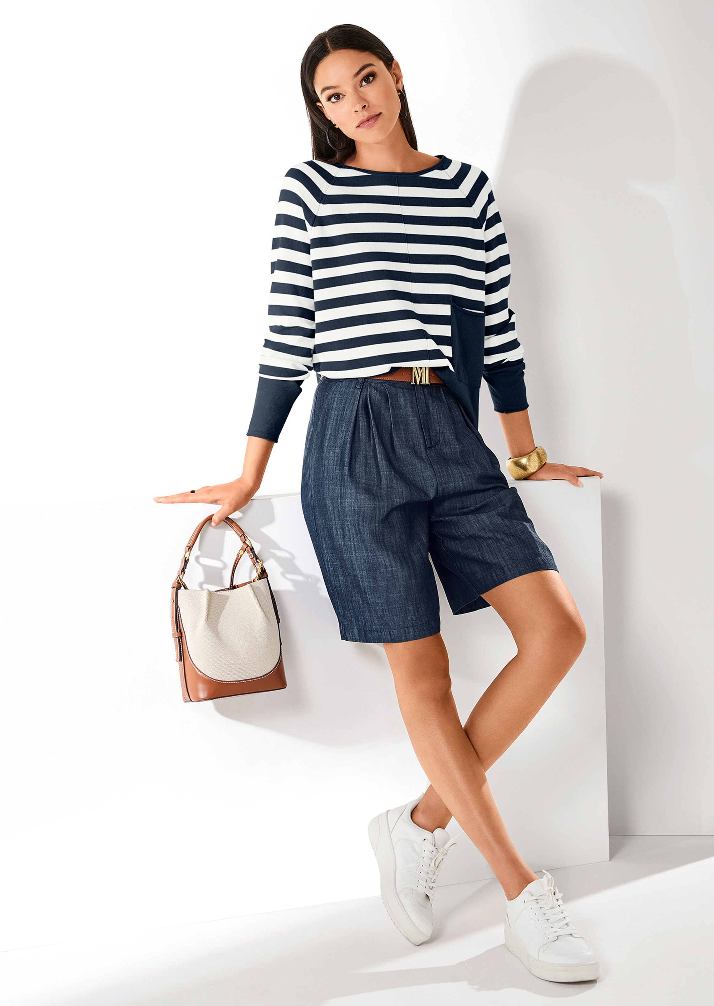 Rundhals-Pullover mit Tasche