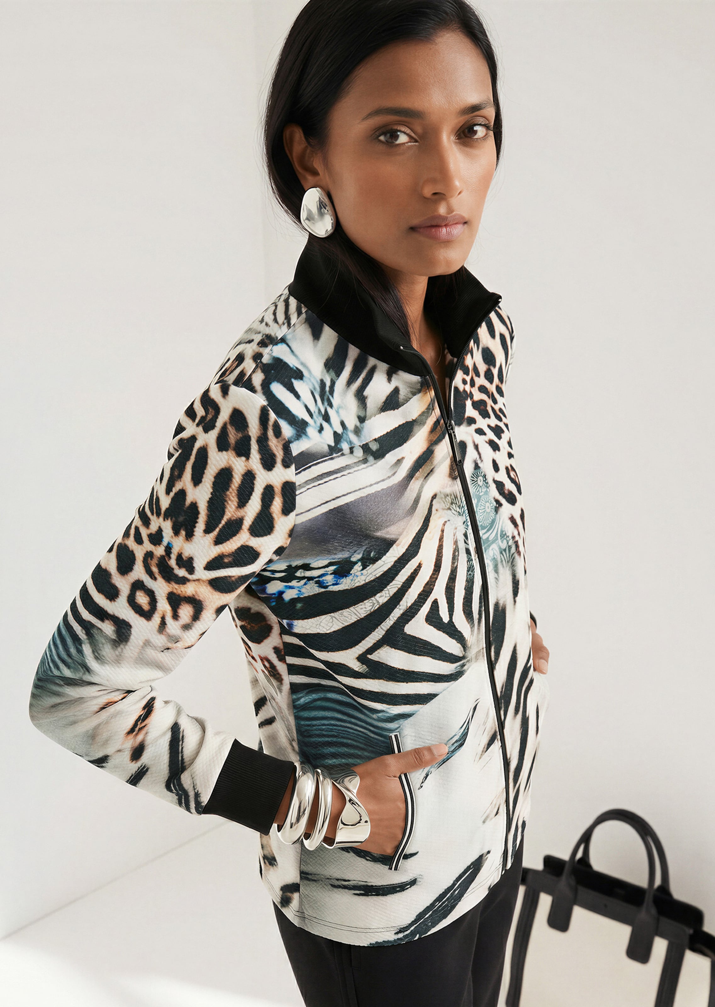 Sweat-Jacke mit Stehkragen und Animal-Print