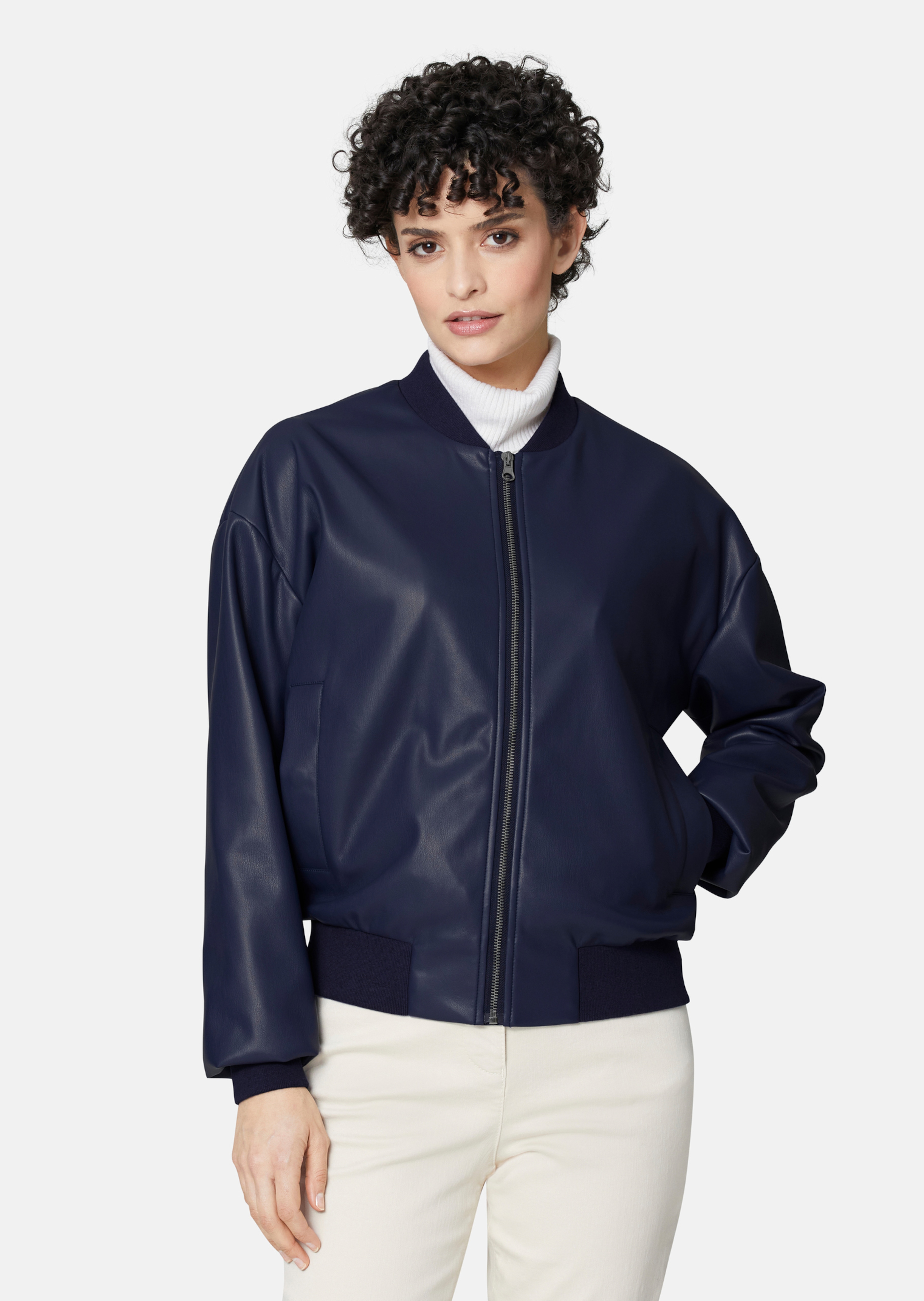 Bomber jacket in a cool leather look