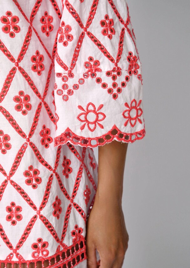 Bluse mit aufwändiger Lochstickerei 4