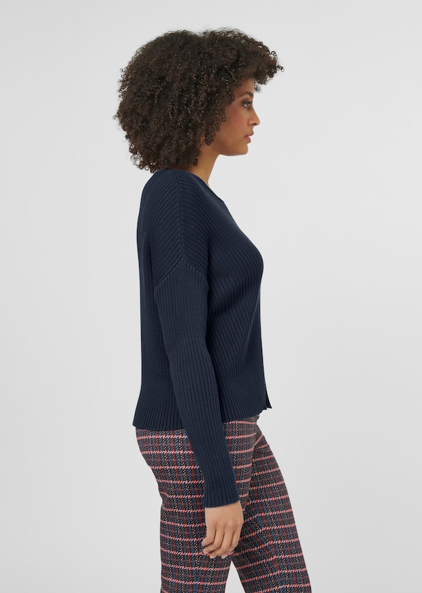 Rib-knit jumper with V-neckline 3