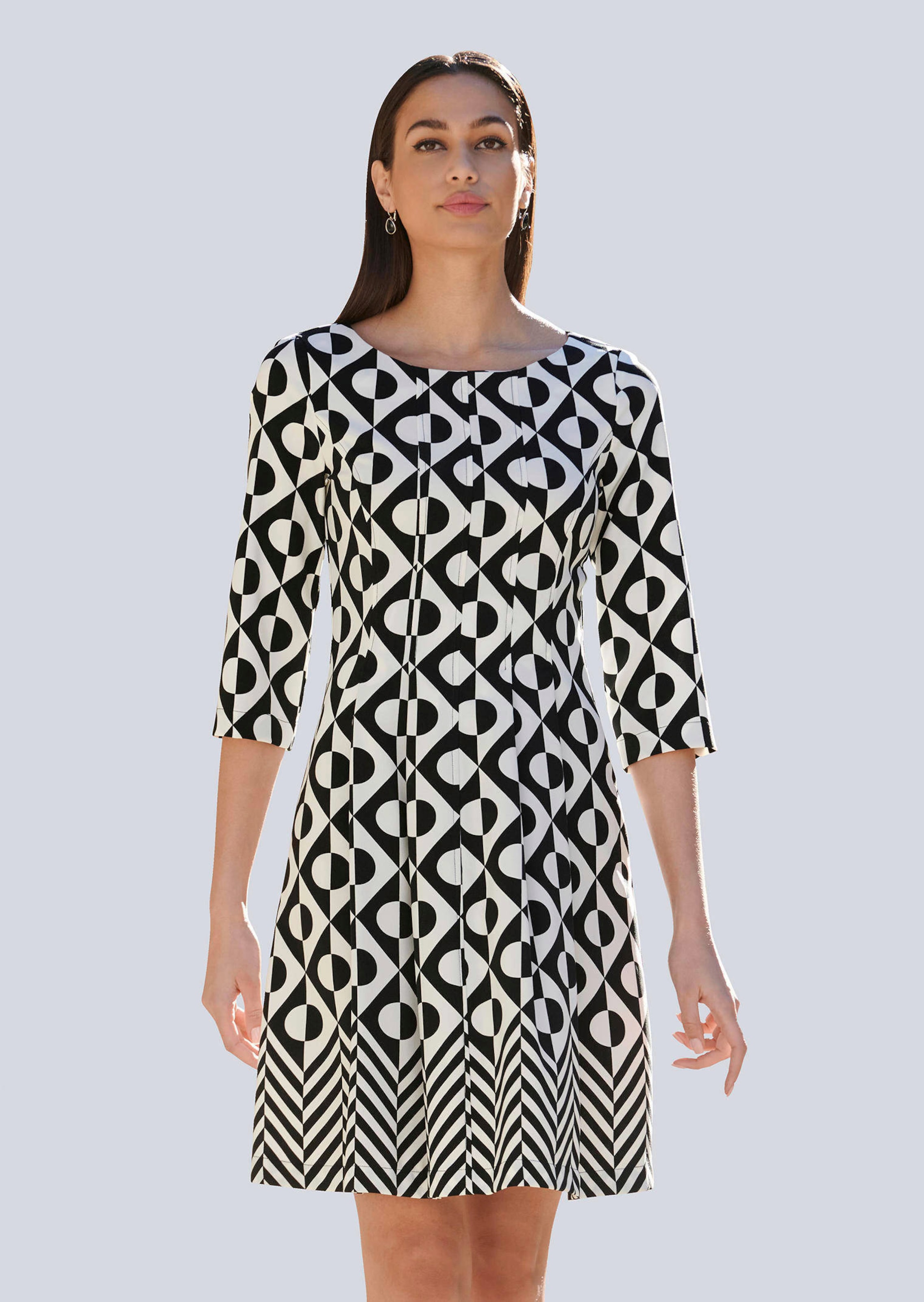 Kleid mit femininen Biesen