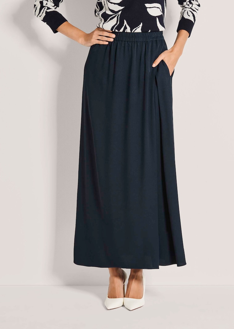 Langer Rock mit tiefer Seitenfalte