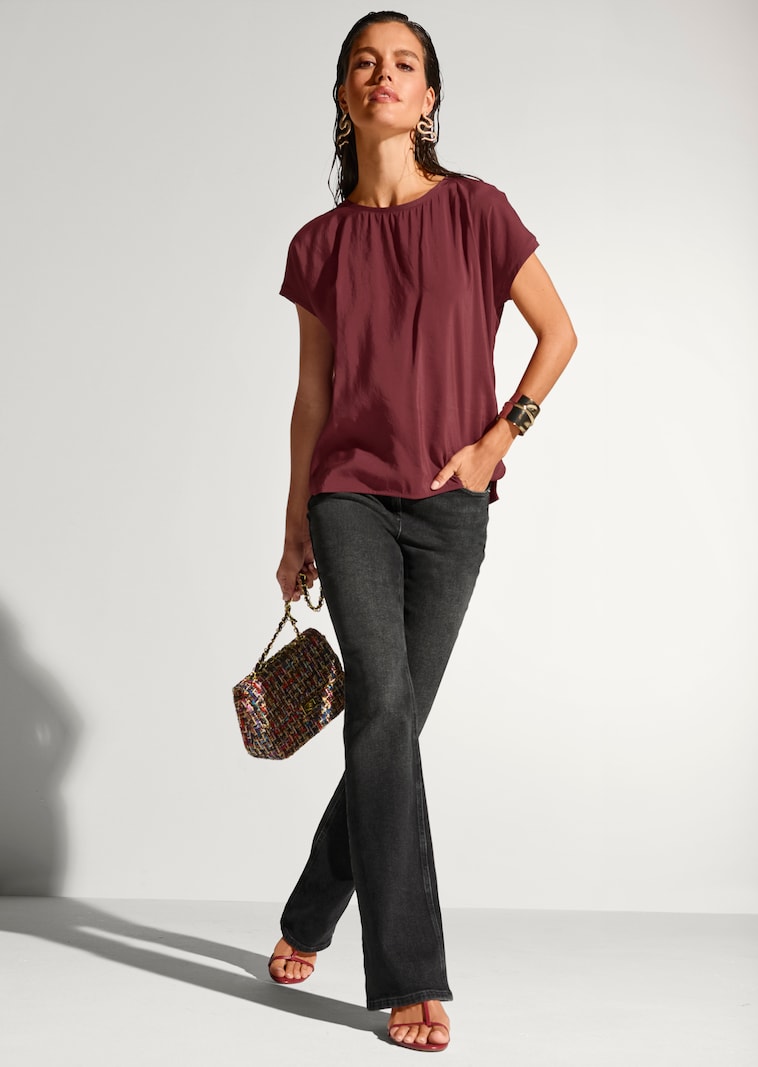 Shirt mit kurzen Ärmeln im Materialmix