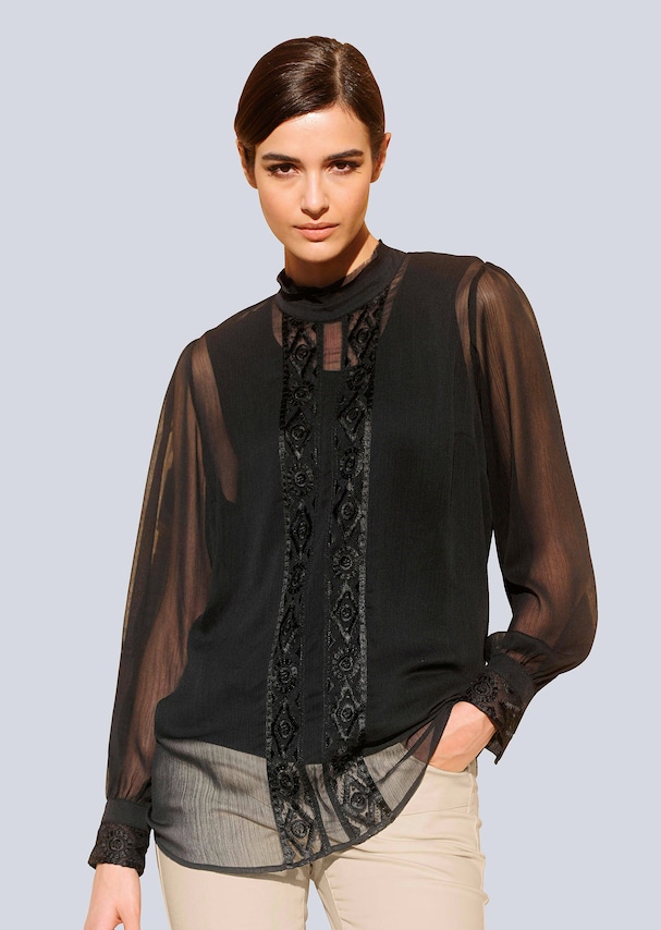 Bluse mit dekorativer Stickerei