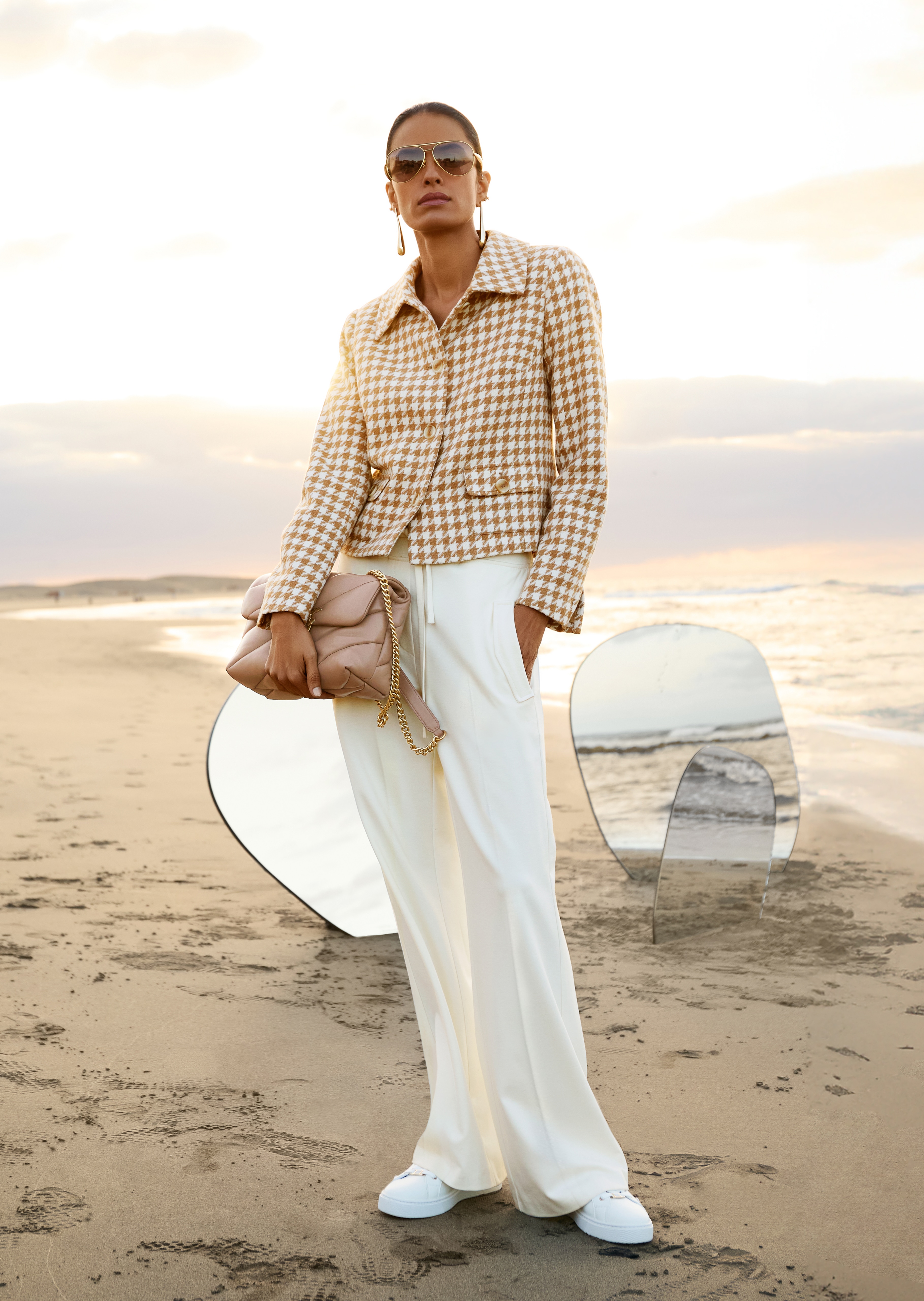 Pull-on trousers with centre creases
